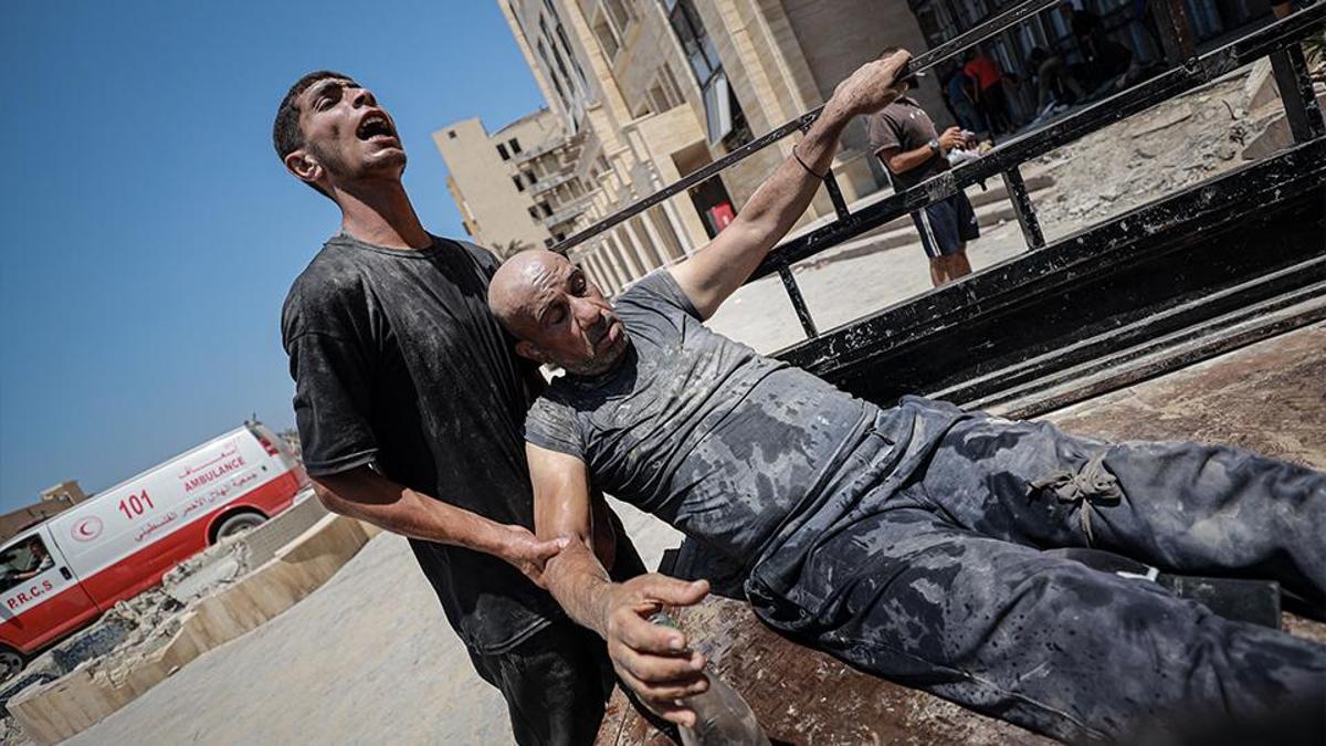 Gazzede abluka ve açlık! Hamastan İsraile sert tepki: Havadan yardım şovu, soykırımı gizleme çabasıdır Detaylar…