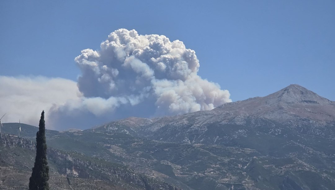 Sınırda yangın: Alevler hızla büyüdü, dumanlar Türkiye’den görülüyor – Son Dakika Türkiye Haberleri Detaylar…