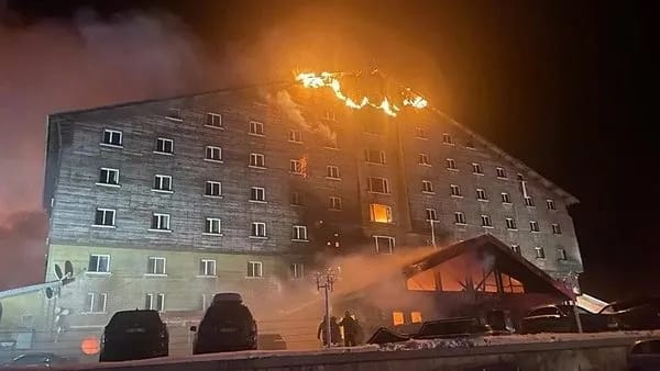 Sanıklar ve Siyasetçiler Duruşmada, Mağdurların Acısı Taze