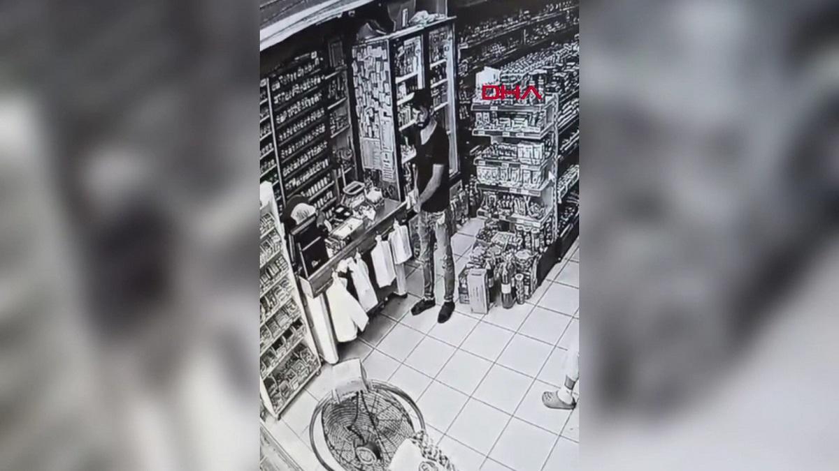Dehşet evi! Kan donduran satırlar: Ev arkadaşının boğazını kesti – Detaylar…