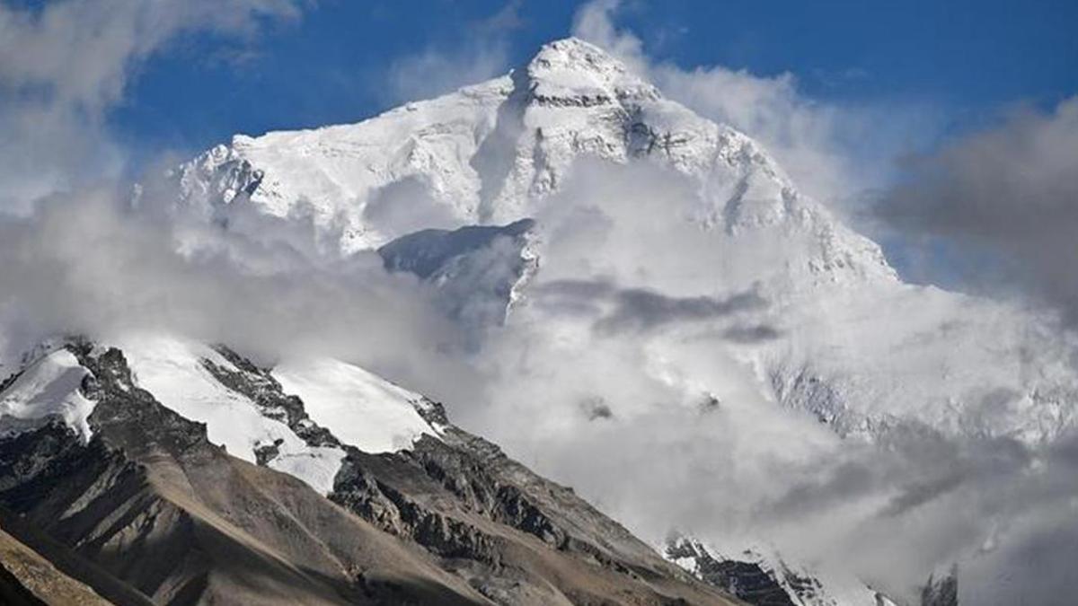 Everest Dağı’ndaki kar fırtınası nedeniyle 1 kişi hayatını kaybetti Detaylar…