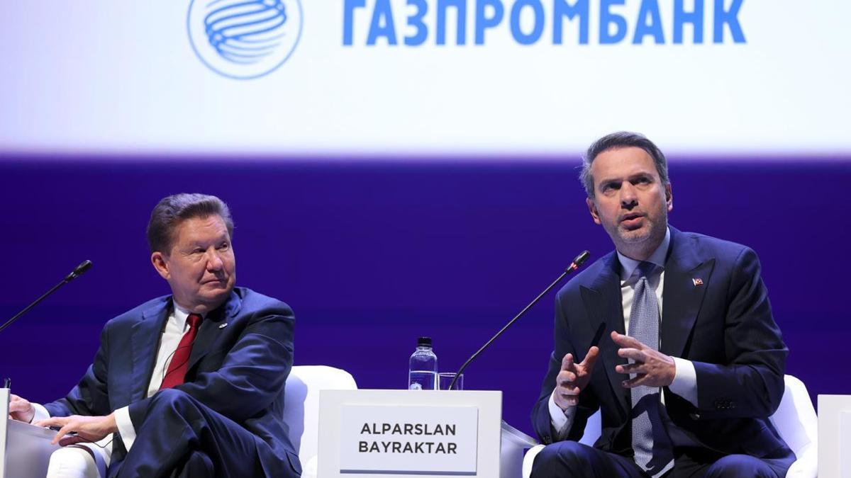 Enerjide büyük dönüşüm! Bakan Bayraktar Türkiyenin 2050 yol haritasını açıkladı Detaylar…