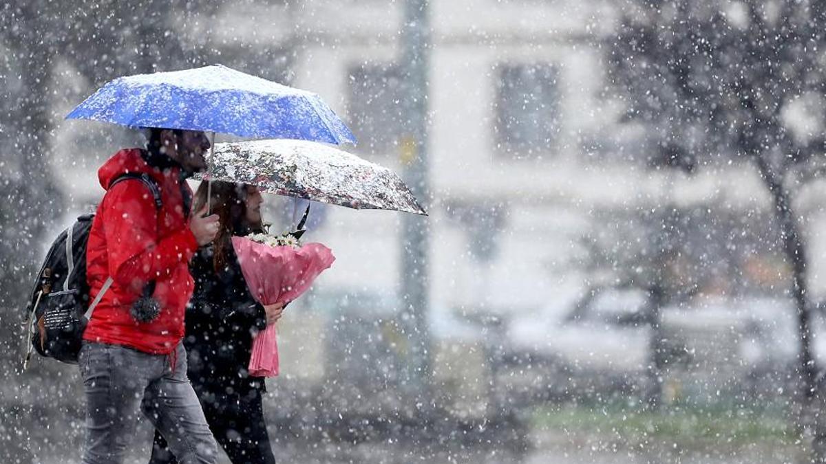 METEOROLOJİ’DEN SON DAKİKA: Kış erken geliyor! Kar, sağanak ve fırtına alarmı! Hangi bölgelerde etkili olacak? Detaylar…