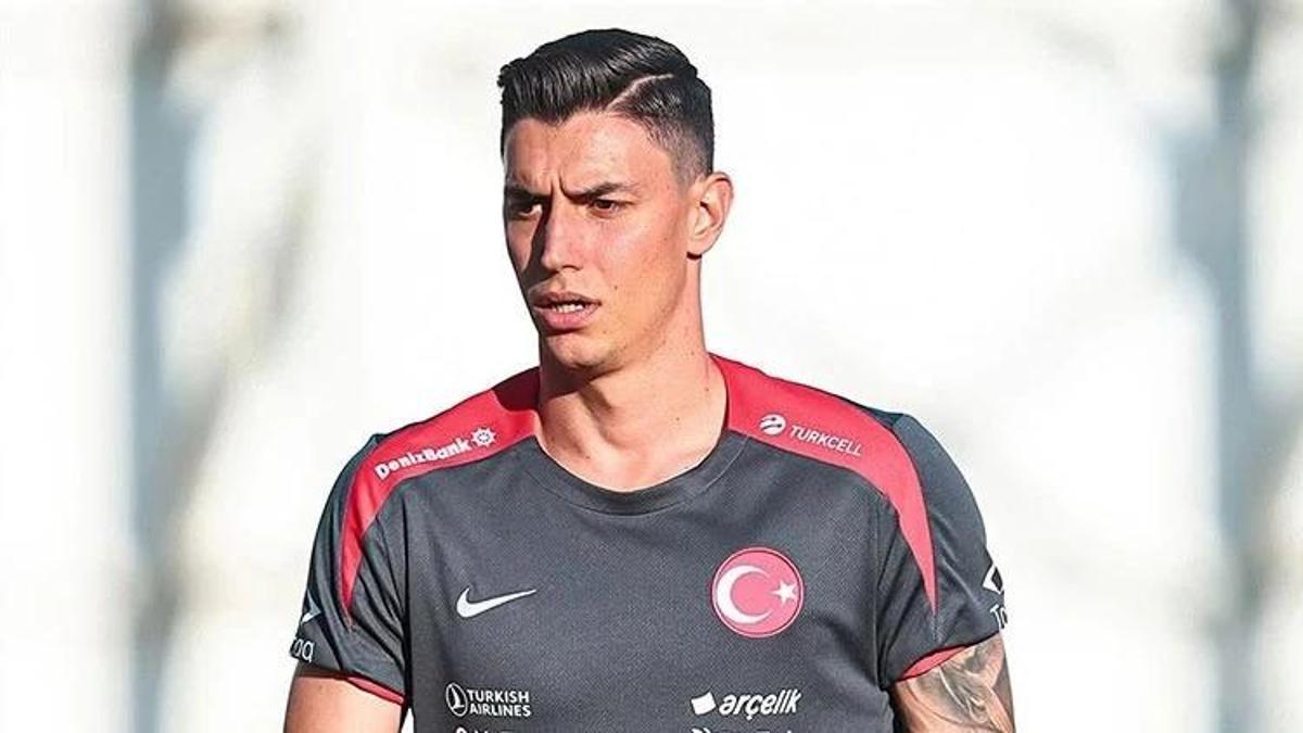 BERKE ÖZER HANGİ TAKIMDA OYNUYOR? Berke Özer Kimdir, Kaç Yaşında, Nereli? Milli Takımı Bıraktı Mı? Kamptan İzinsiz Ayrıldığı Açıklandı! Detaylar…