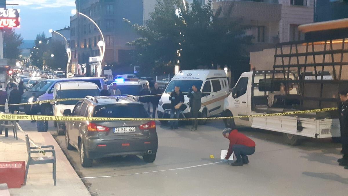 Trafikte yol verme kavgasında tabancayla vuruldu: 1 yaralı Detaylar…